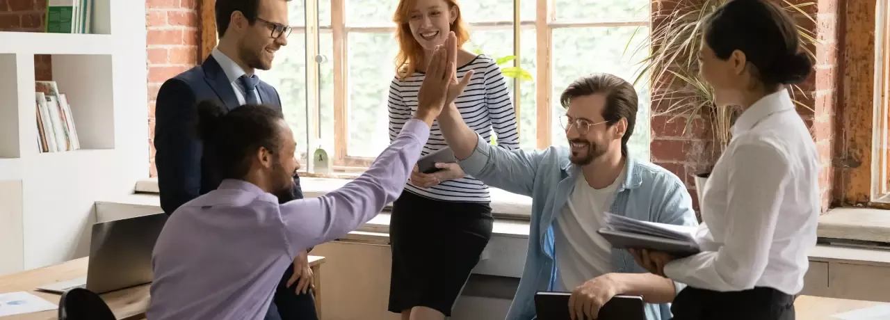 Clima organizacional: cómo mejorar la cultura laboral | Pluxee 