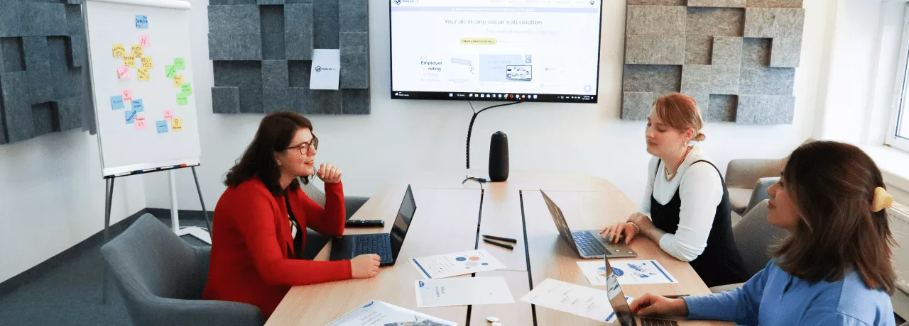 Equipo de trabajo Pluxee construyendo el abc de la escala salarial