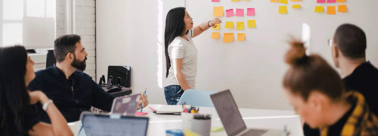 Equipo revisa calendario tributario