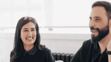 Equipo de trabajo apoyando el cambio organizacional en Pluxee